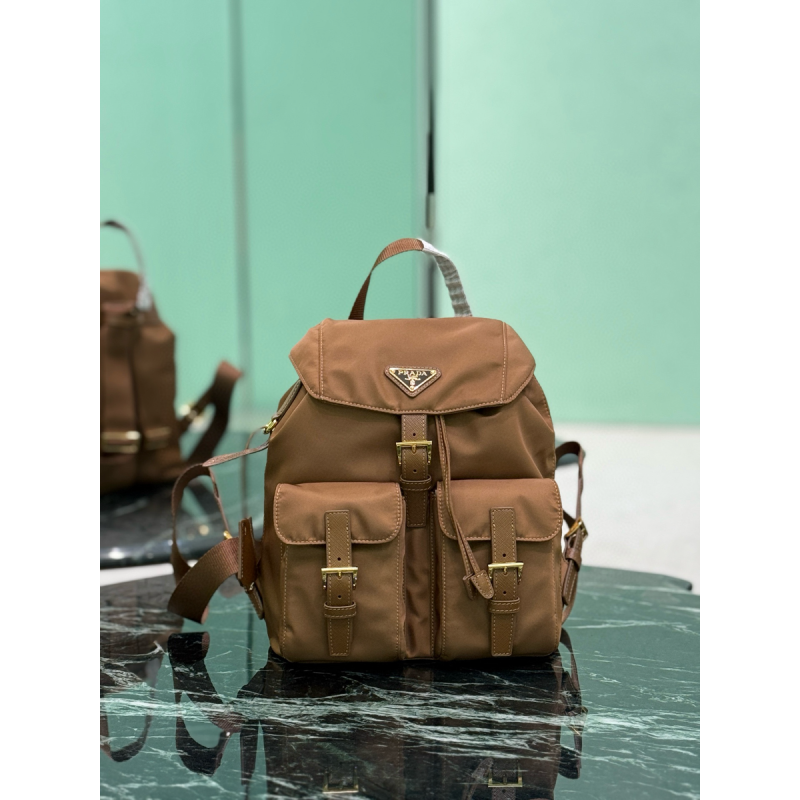 Prada Re-Edition 1978 Kleiner Rucksack aus Re-Nylon-Brandy