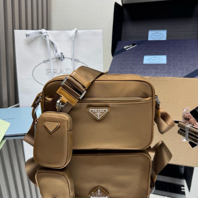 Prada Schultertasche aus Re-Nylon