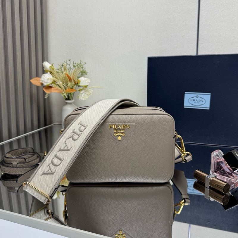 Prada Kleine Schultertasche aus Leder-Grey