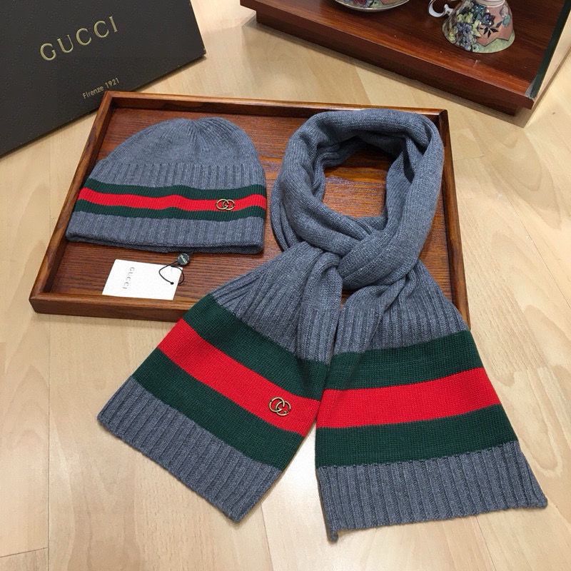 Gucci Scarpa e cappello in lana