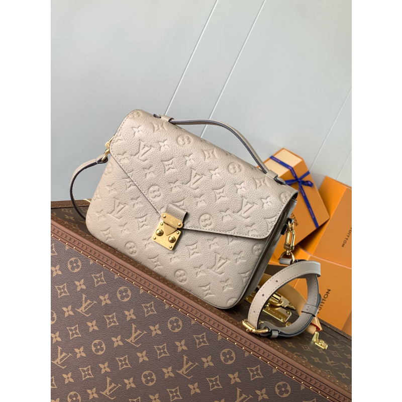 M44881  Pochette Metis